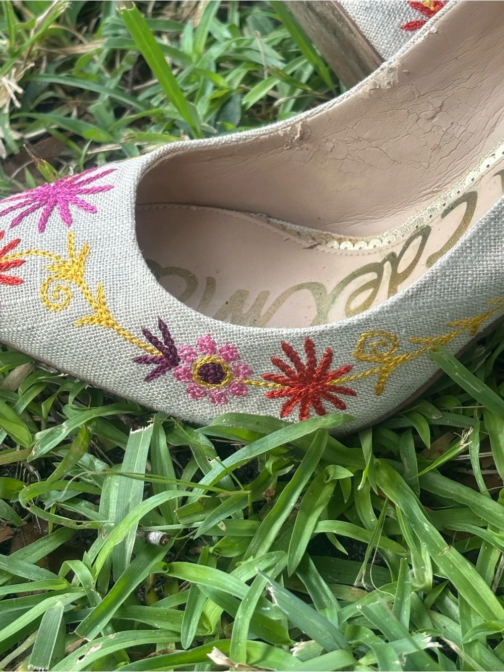 Sam Edelman Beige Embroidered Floral Pointed-Toe Pumps Size 9